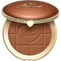 Too Faced - Chocolate Soleil Bronzer - Wygładzający Puder Brązujący O Matowym Wykończeniu - Choco Soleil Bronzer-8gm/.28oz - Dla Kobiet. Pudry brązujące TOO FACED. Za 199.00 zł.
