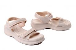 Azaleia Vera Therapy PAP AD BT313 off white, sandały damskie. Białe sandały Azaleia, bez wzorów, bez obcasa, na platformie, bez zapięcia. Za 199.90 zł.