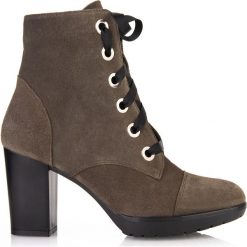 Botki khaki sznurowane. Zielone botki Arturo Vicci, bez wzorów, ze skóry, bez obcasa, na obcasie, bez zapięcia. Za 299.00 zł.
