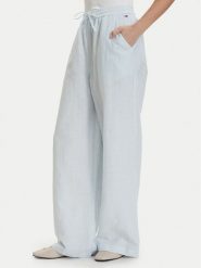 Tommy Jeans Spodnie materiałowe DW0DW22285 Niebieski jasny Loose Fit. Niebieskie spodnie materiałowe Tommy Jeans, xxs, bez wzorów, z jeansu. Za 409.99 zł.