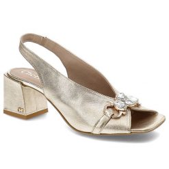 Złote Sandały Chebello Eleganckie Obuwie Damskie. Żółte sandały CheBello, z aplikacjami, ze skóry, eleganckie, bez obcasa, na obcasie, bez zapięcia. Za 329.00 zł.