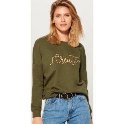 Bluza z haftem oversize - Khaki. Bluzy Mohito. W wyprzedaży za 39.99 zł.