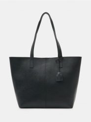 Torba na ramię ze skóry groszkowej - czarny. Czarne torby na ramię Sinsay, bez wzorów, ze skóry, na ramię, bez dodatków. Za 149.99 zł.