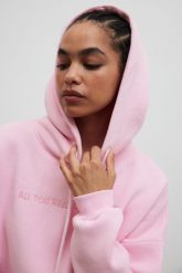 Bluza z kapturem oraz HAFTEM w kolorze MARSHMALLOW PINK - GARSON-UNI. Różowe bluzy Marsala, m, bez wzorów, z bawełny, z kapturem. Za 329.90 zł.