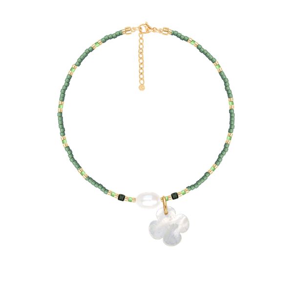 Bransoletka z zielonymi japońskimi koralikami Miyuki z koniczyną z masy perłowej. Białe bransoletki Lilou, z perłą, ze stali. Za 318.00 zł.