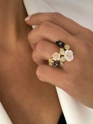 Les Petites Précieuses Pozłacany pierścionek z masą perłową i cyrkoniami rozmiar: 56. Białe pierścionki Les Petites Précieuses, z cyrkonią, pozłacane. Za 277.79 zł.