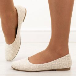 Złote baleriny damskie Evento 9047. Żółte baleriny eVento, bez wzorów, z jeansu, bez obcasa, na płaskiej podeszwie. Za 89.00 zł.