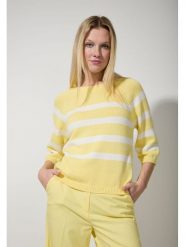 More & More Sweter w kolorze żółto-białym rozmiar: 38. Żółte swetry More & More, bez wzorów, bez ramiączek. Za 127.35 zł.