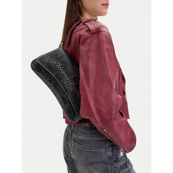 Torebka Guess Jeans. Czarne torebki klasyczne Guess Jeans, z aplikacjami, z jeansu, bez dodatków. Za 148.99 zł.