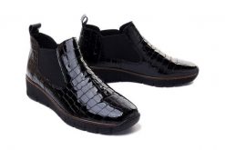 RIEKER 53794-01 black, botki/sztyblety damskie. Czarne botki Rieker, na zimę, bez wzorów, z tkaniny, bez obcasa, bez zapięcia. Za 311.41 zł.