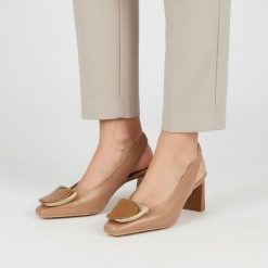 Sandały damskie Hispanitas, cholewka ze skóry naturalnej gładkie wykończenie elegancka klamra na przodzie stabilny obcas zapewniający komfort noszeni. Brązowe sandały Hispanitas, bez wzorów, ze skóry, eleganckie, bez obcasa, na obcasie, bez zapięcia. Za 639.00 zł.