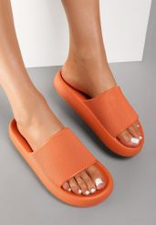 Pomarańczowe Piankowe Klapki w Stylu Basic Oreithano. Brązowe klapki Renee, bez wzorów, bez obcasa, na płaskiej podeszwie. Za 44.99 zł.