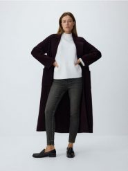 Jeansy high waist - beżowy. Brązowe jeansy Reserved, bez wzorów, z podwyższonym stanem. W wyprzedaży za 79.99 zł.