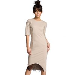 Sukienka w kolorze beżowym. Brązowe sukienki Be Wear, l, bez wzorów, z koronki, bez kołnierzyka, bez ramiączek, midi. Za 149.95 zł.
