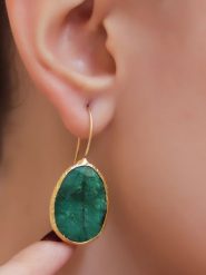 L'Atelier de Gaia Pozłacane kolczyki z agatem rozmiar: onesize. Zielone kolczyki L'Atelier de Gaia, z agatem, pozłacane, z zapięciem typu bigiel. Za 83.62 zł.