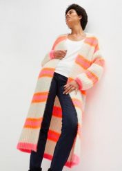 Płaszcz dzianinowy oversize. Brązowe płaszcze bonprix, bez wzorów, z dzianiny, bez kaptura. Za 149.99 zł.