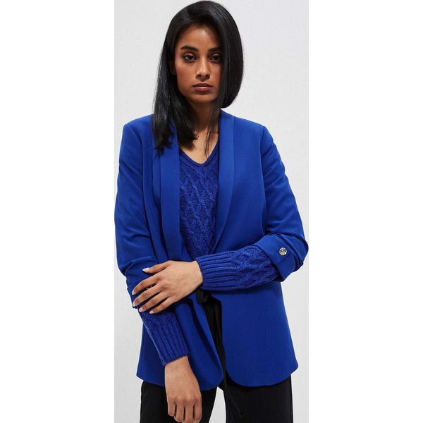 Marynarka z marszczonymi rękawami 3/4 lazurowa. Niebieskie marynarki i żakiety MOODO, xs, bez wzorów, z elastanu, biznesowe. W wyprzedaży za 69.99 zł.
