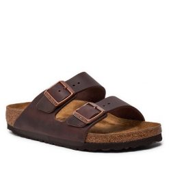 Klapki Birkenstock. Brązowe klapki Birkenstock, bez wzorów, bez obcasa. Za 569.99 zł.