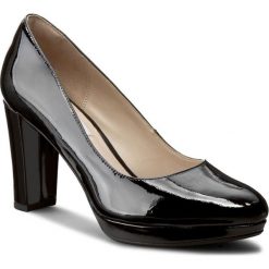 Półbuty CLARKS - Kendra Sienna 261188434 Black Patent. Czarne czółenka Clarks, bez wzorów, z lakierowanej skóry, bez obcasa, na obcasie, bez zapięcia. W wyprzedaży za 209.00 zł.