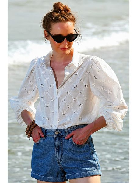 Trend Alacati Bluzka w kolorze białym rozmiar: M. Białe bluzki Trend Alacati, m, bez wzorów, z bawełny, bez kołnierzyka, bez ramiączek. Za 74.28 zł.