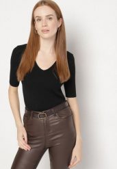 Czarna Prążkowana Bluzka z Dekoltem w Serek Unenisa. Czarne bluzki Born2be, l, bez wzorów, z jeansu, bez kołnierzyka, bez ramiączek. Za 49.99 zł.