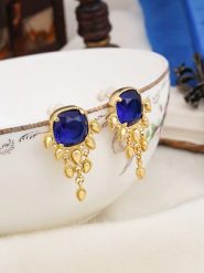 L'Atelier de Gaia Pozłacane kolczyki-wkrętki z cyrkoniami rozmiar: onesize. Niebieskie kolczyki L'Atelier de Gaia, z cyrkonią, pozłacane. Za 70.24 zł.