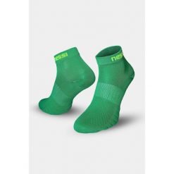 Bezszwowe skarpety oddychające Nessi Sportswear. Zielone skarpety NESSI SPORTSWEAR, bez wzorów. W wyprzedaży za 35.90 zł.