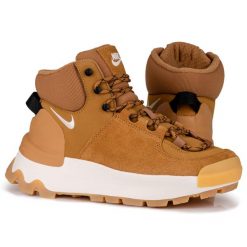 Buty damskie sportowe Nike CITY CLASSIC. Białe obuwie sportowe Nike, bez zapięcia, trekkingowe. W wyprzedaży za 399.00 zł.