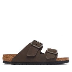 Klapki Birkenstock. Brązowe klapki Birkenstock, bez wzorów, bez obcasa. Za 674.99 zł.