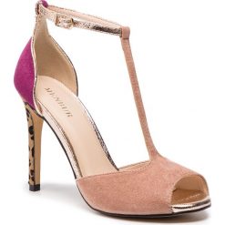 Sandały MENBUR - 09670 Nude 0097. Czerwone sandały Menbur, bez wzorów, z materiału, eleganckie, bez obcasa, na obcasie, bez zapięcia. W wyprzedaży za 249.00 zł.