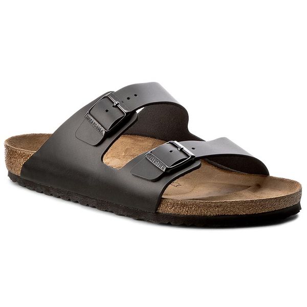 Klapki Birkenstock. Czarne klapki Birkenstock, bez wzorów, bez obcasa. Za 499.99 zł.