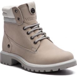 Trapery WRANGLER - Creek WL182500 Ice 91. Szare trapery i śniegowce Wrangler, z materiału. W wyprzedaży za 269.00 zł.