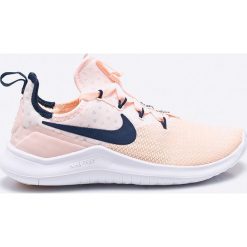 Nike - Buty Free TR 8. Pomarańczowe obuwie sportowe Nike, z materiału, bez zapięcia. W wyprzedaży za 379.90 zł.