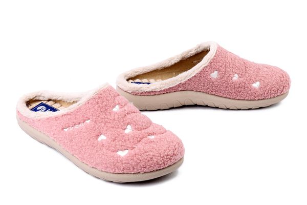 INBLU ET-33 023 różowy, kapcie damskie. Czerwone obuwie domowe Inblu, bez wzorów, z tkaniny, bez zapięcia. Za 63.98 zł.