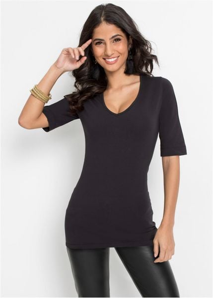 Długa koszulka podkreślająca figurę. Czarne bluzki bonprix, bez wzorów, eleganckie, bez kołnierzyka, bez ramiączek. Za 42.99 zł.