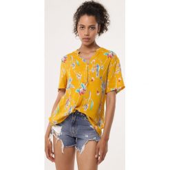 Żółta Koszula Gem. Żółte koszule Born2be, l, bez wzorów, z bawełny, klasyczne, bez kołnierzyka, bez ramiączek. Za 39.99 zł.