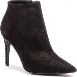 Botki L37 - Super Stylish SS75 Black. Czarne botki L37, bez wzorów, z materiału, bez obcasa, bez zapięcia. W wyprzedaży za 409.00 zł.