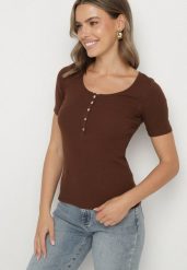 Brązowy Prążkowany T-shirt z Bawełny Ozdobiony Guzikami Tasavia. Brązowe t-shirty Born2be, m, z aplikacjami, z bawełny, bez kołnierzyka, bez ramiączek. Za 59.99 zł.
