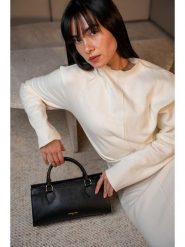 Christian Laurier Skórzana torebka "Alexine" w kolorze czarnym - 29,5 x 14,5 x 7 cm rozmiar: onesize. Czarne torby na ramię Christian Laurier, bez wzorów, z materiału, przez ramię, bez dodatków. Za 260.99 zł.