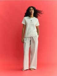 Dwuczęściowa piżama Mickey Mouse - beżowy. Brązowe piżamy Reserved, bez wzorów, z bawełny, bez ramiączek. Za 129.99 zł.