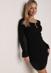 Czarna Sweterkowa Sukienka Dopasowana z Wiskozy z Falbankami i Guzikami Nevinndra. Czarne sukienki Born2be, na co dzień, l, bez wzorów, z materiału, eleganckie, bez kołnierzyka, bez ramiączek, mini, dopasowane. Za 129.99 zł.
