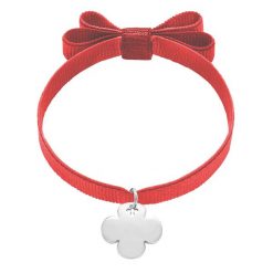 Bransoletka z posrebrzaną okrągłą koniczyną na czerwonej wstążce z podwójną kokardką. Czerwone bransoletki Lilou, posrebrzane. Za 178.00 zł.