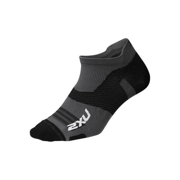 Niewidzialne skarpety 2XU Vectr Ultralight. Szare skarpety 2XU, bez wzorów, z lycry. Za 151.50 zł.