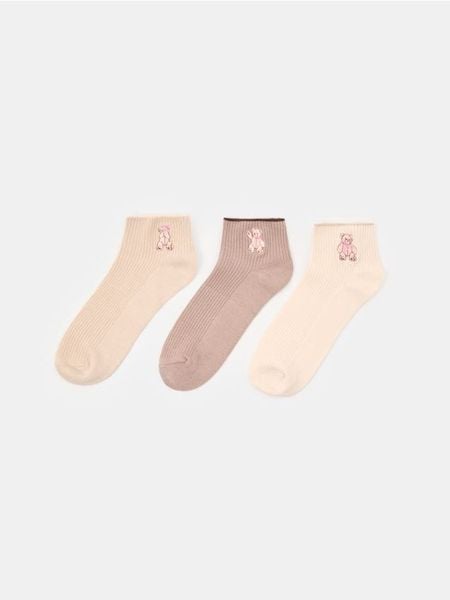 Prążkowane skarpetki z haftowanymi misiami 3 pack - kremowy. Białe skarpety Sinsay, bez wzorów, prążkowane. Za 12.99 zł.