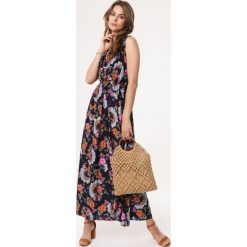 Granatowa Sukienka Black Raven. Czarne sukienki Born2be, l, bez wzorów, eleganckie, bez kołnierzyka, bez ramiączek, maxi, kopertowe. Za 39.99 zł.