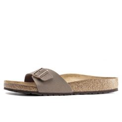 Brązowe Kapcie Birkenstock Madrid Damskie. Brązowe obuwie domowe Birkenstock, bez wzorów, z gumy, bez zapięcia. Za 380.66 zł.