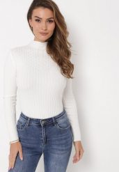 Biały Dopasowany Sweter Golf z Ozdobnymi Guzikami Oppanla. Białe golfy Born2be, z aplikacjami, z dzianiny, bez ramiączek. Za 49.99 zł.