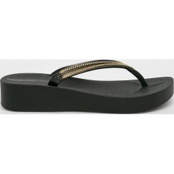 Ipanema - Japonki. Czarne klapki Ipanema, bez wzorów, z gumy, bez obcasa, na obcasie. W wyprzedaży za 79.90 zł.