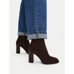 Botki GINO ROSSI. Brązowe botki Gino Rossi, bez wzorów, bez obcasa, na słupku, bez zapięcia. Za 429.99 zł.
