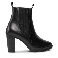 Botki Marco Tozzi. Czarne botki Marco Tozzi, bez wzorów, bez obcasa, na słupku, bez zapięcia. Za 299.99 zł.